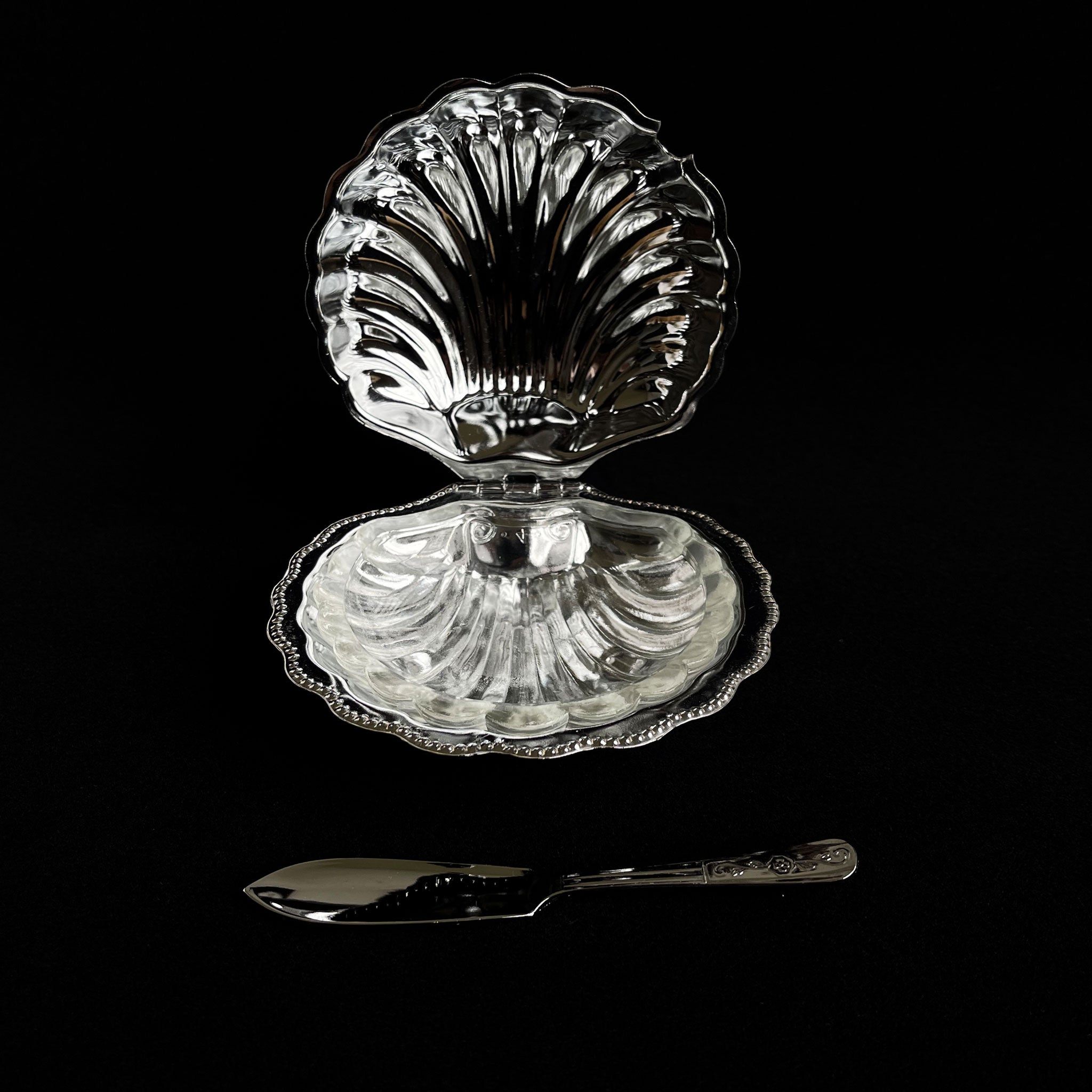 Sea shell-shaped dish with knife, England, 1970s.