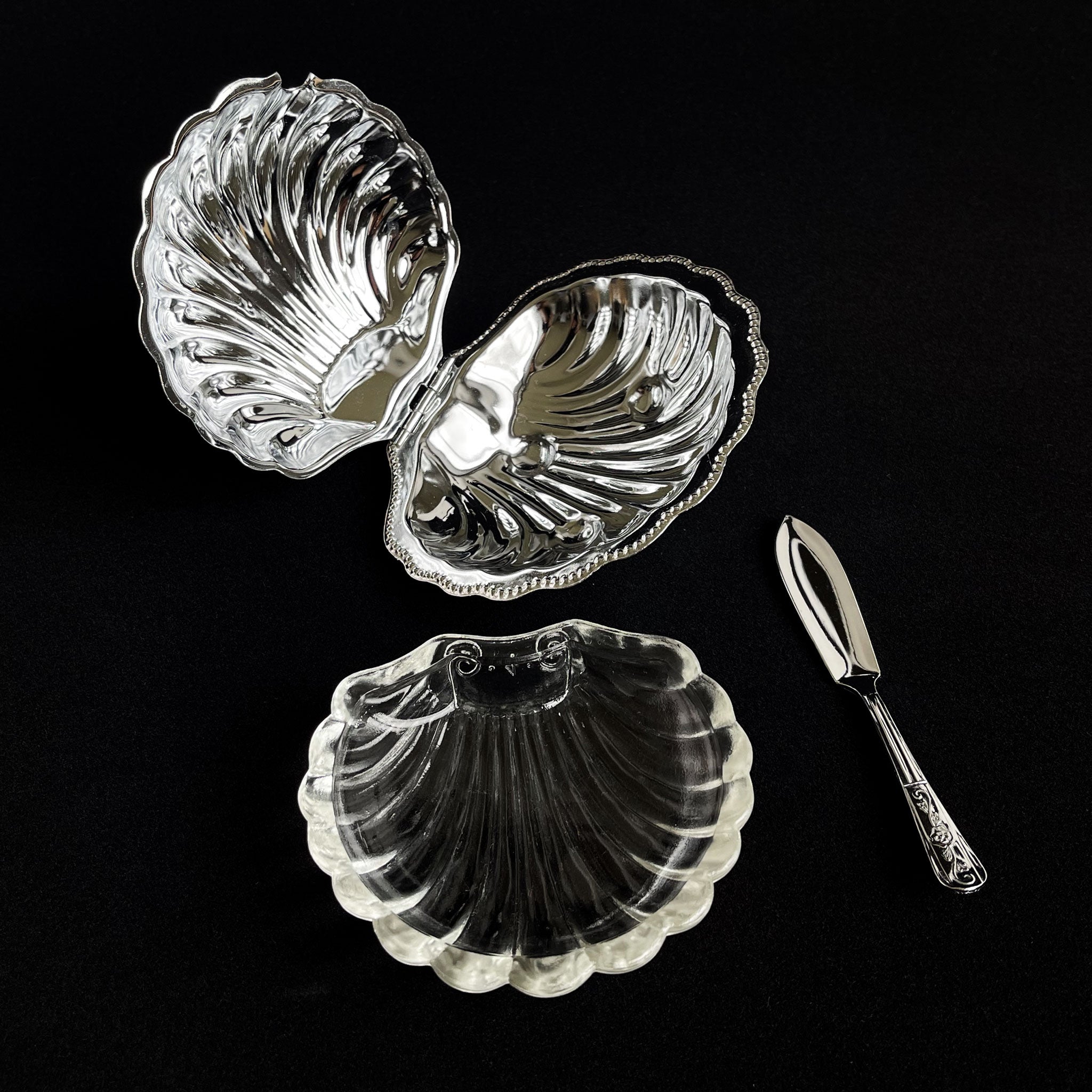 Sea shell-shaped dish with knife, England, 1970s.