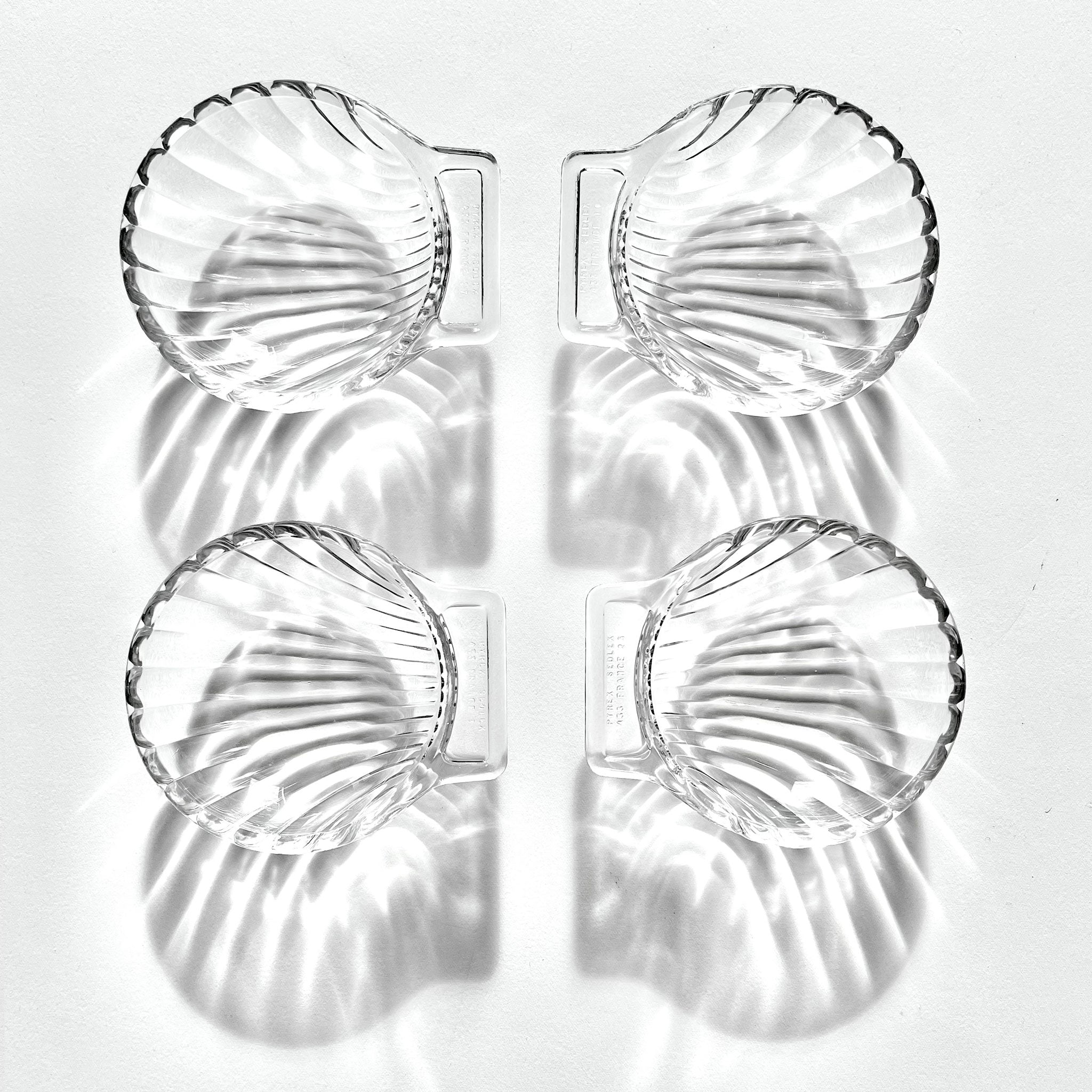 Shell-shaped glass plates.