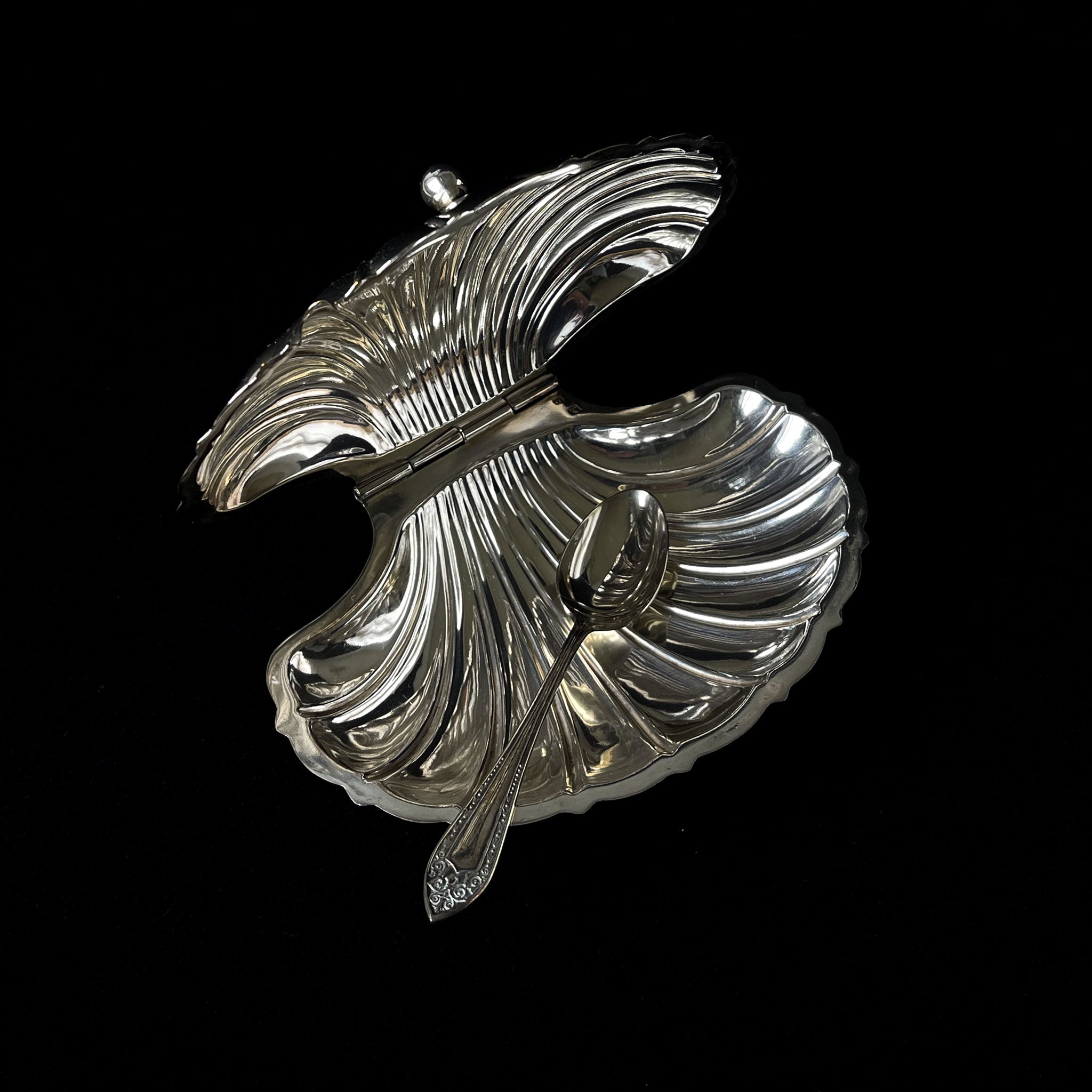 Silver shell box with spoon, Deschamps Frères, France, 1930s.