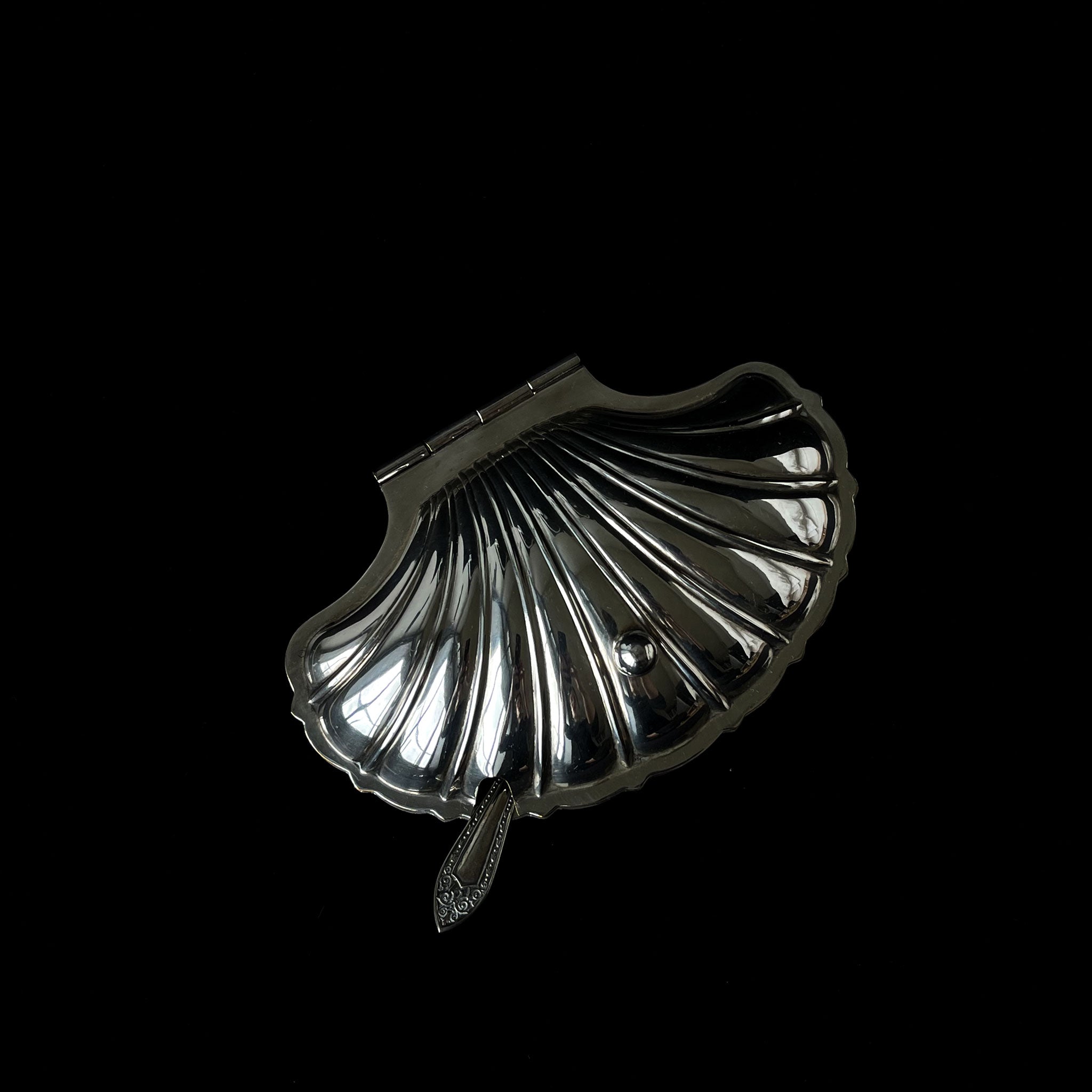 Silver shell box with spoon, Deschamps Frères, France, 1930s.