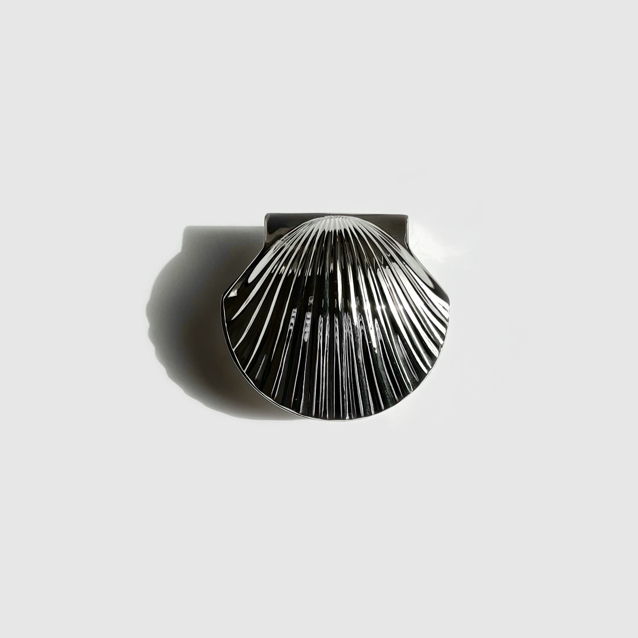 Small silver scallop shell box.