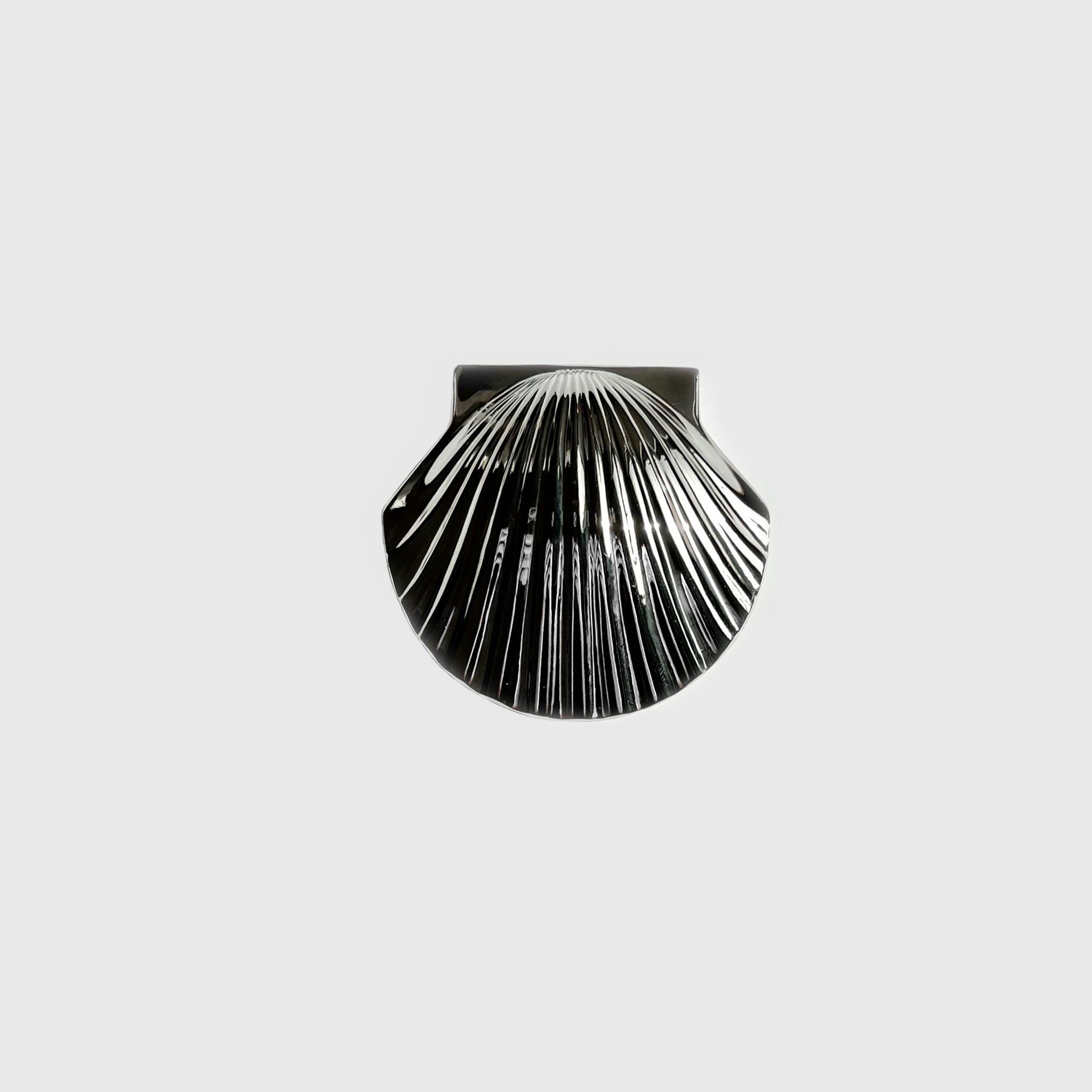Small silver scallop shell box.