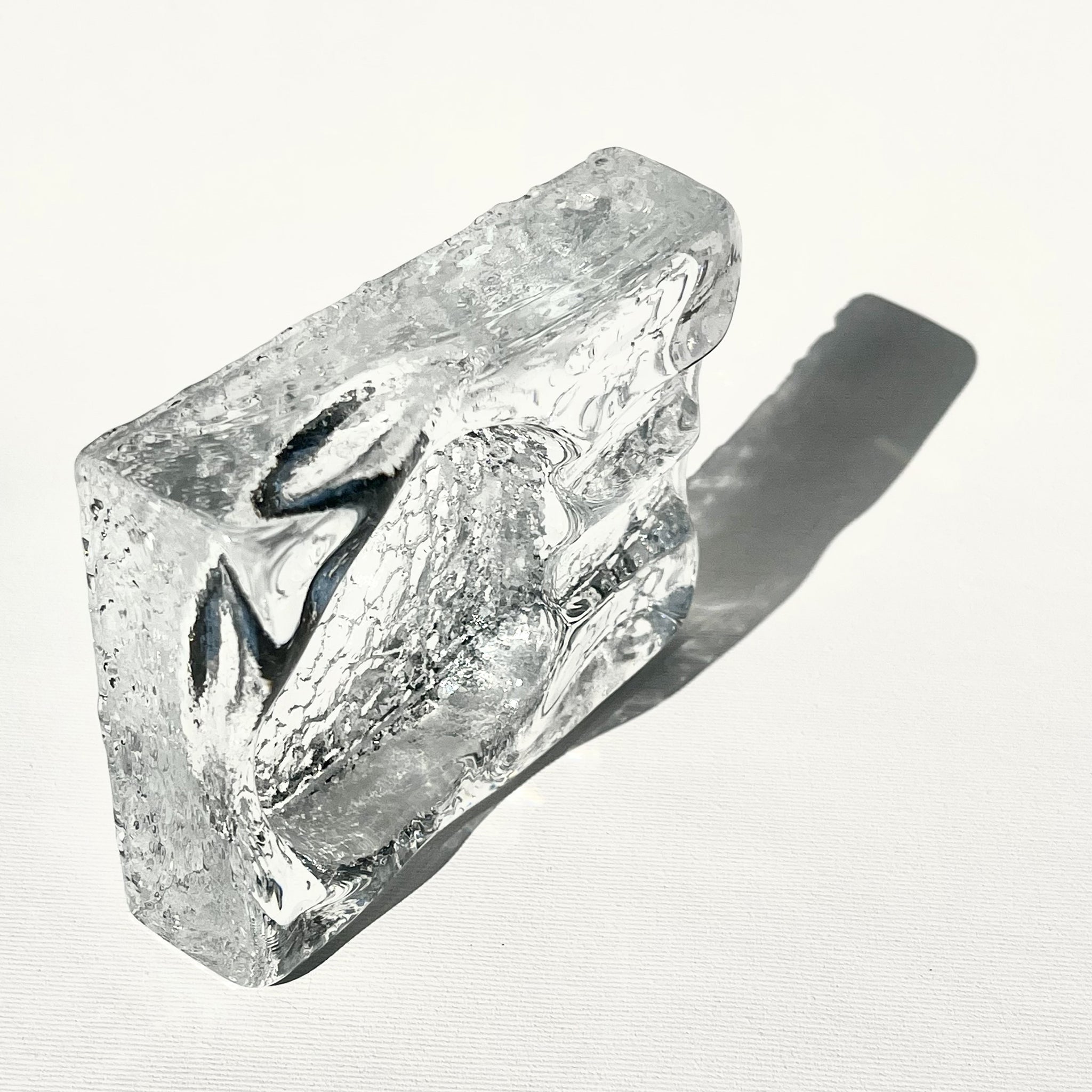 Ice-like ashtray by Rolf Sinnemark for Kosta Boda, Sweden, 1980s.