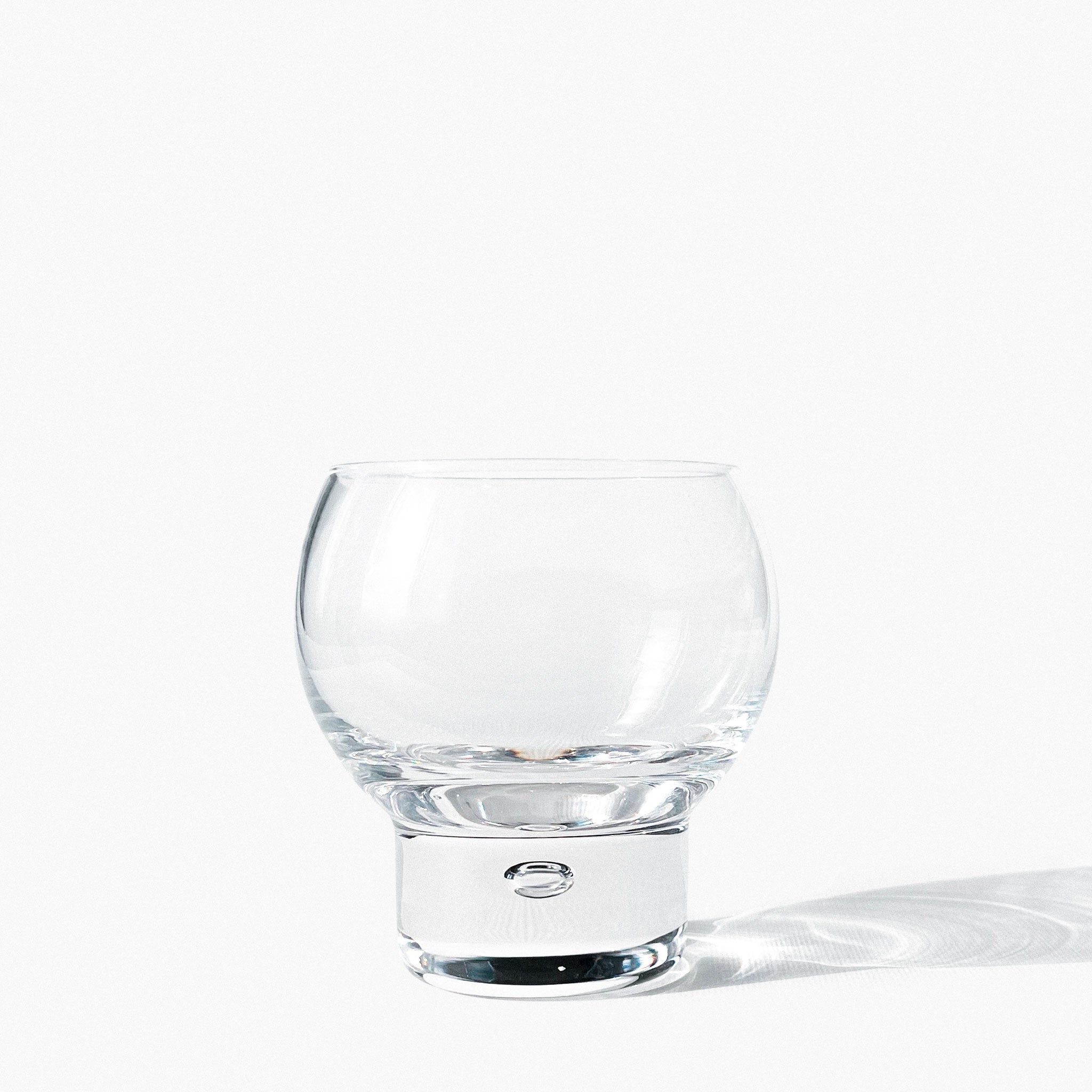 Set de 6 copas globo con burbuja de aire en la base, Suecia, 70s.