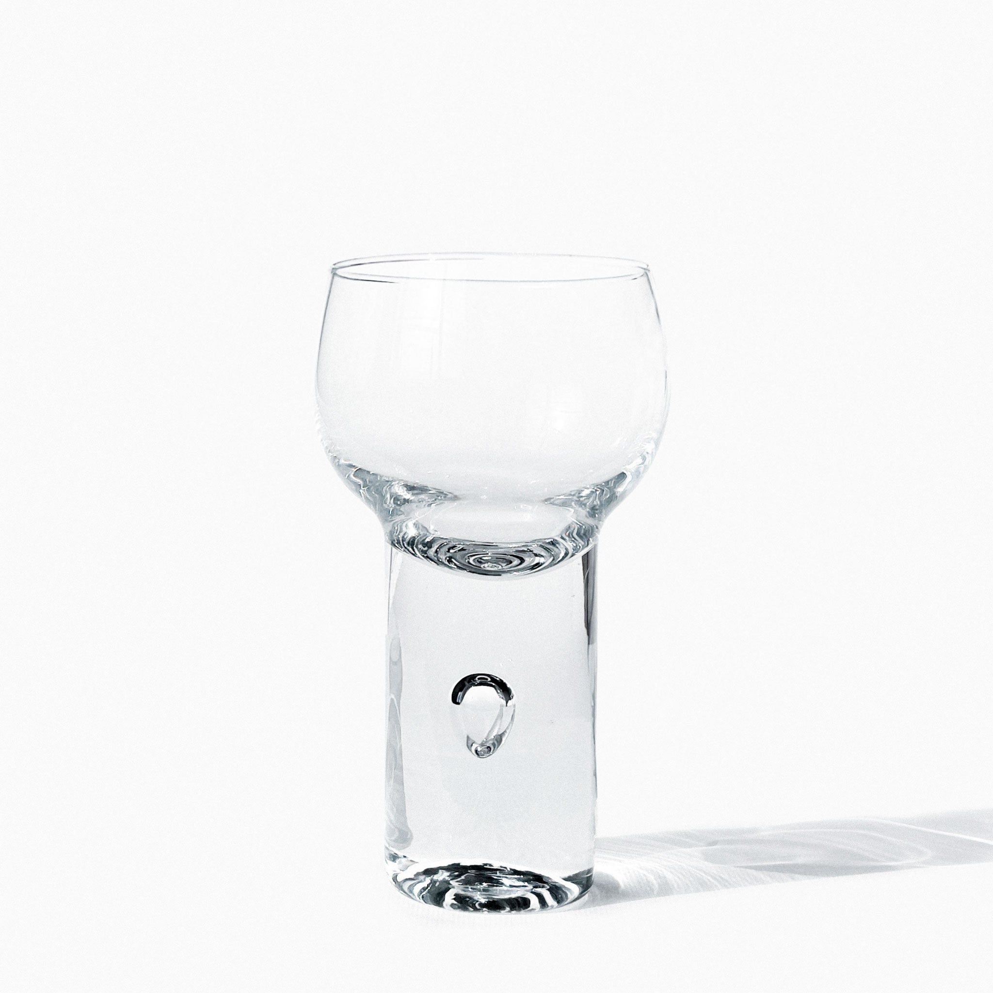 Set de 2 copas de vino con burbuja en la base, Italia, 70s.