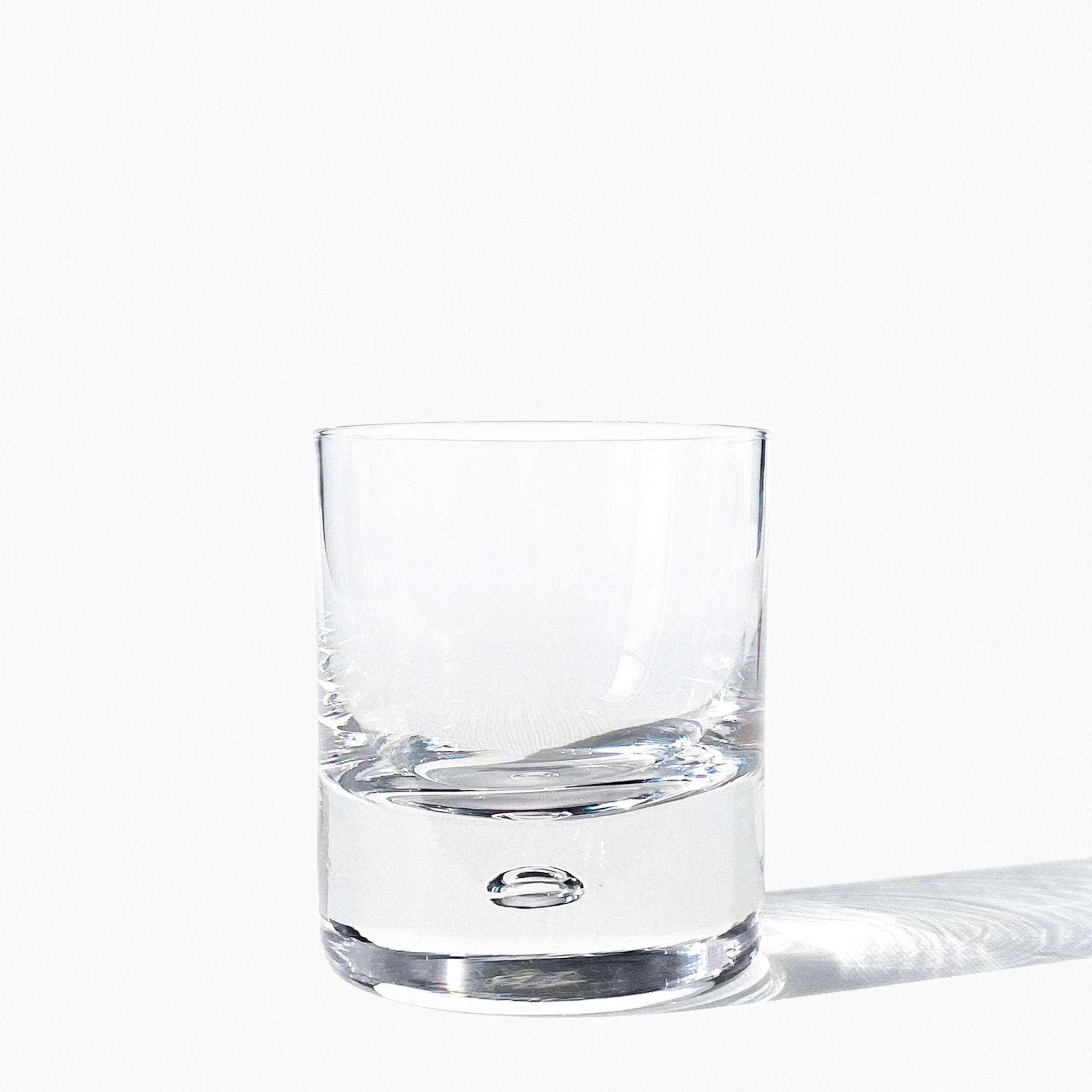 Set de 6 vasos de whisky con burbuja en la base, Italia, 70s.