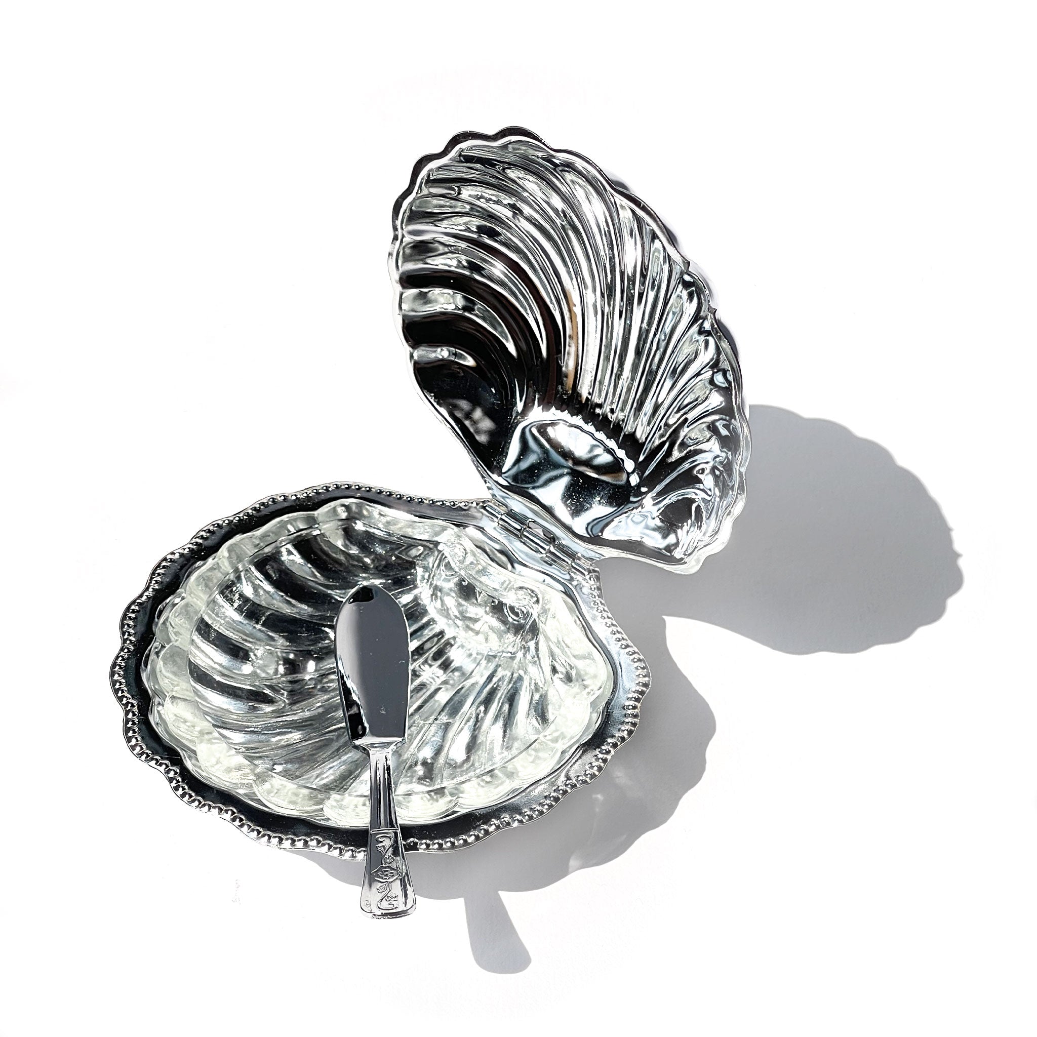 Sea shell-shaped dish with knife, England, 1970s.