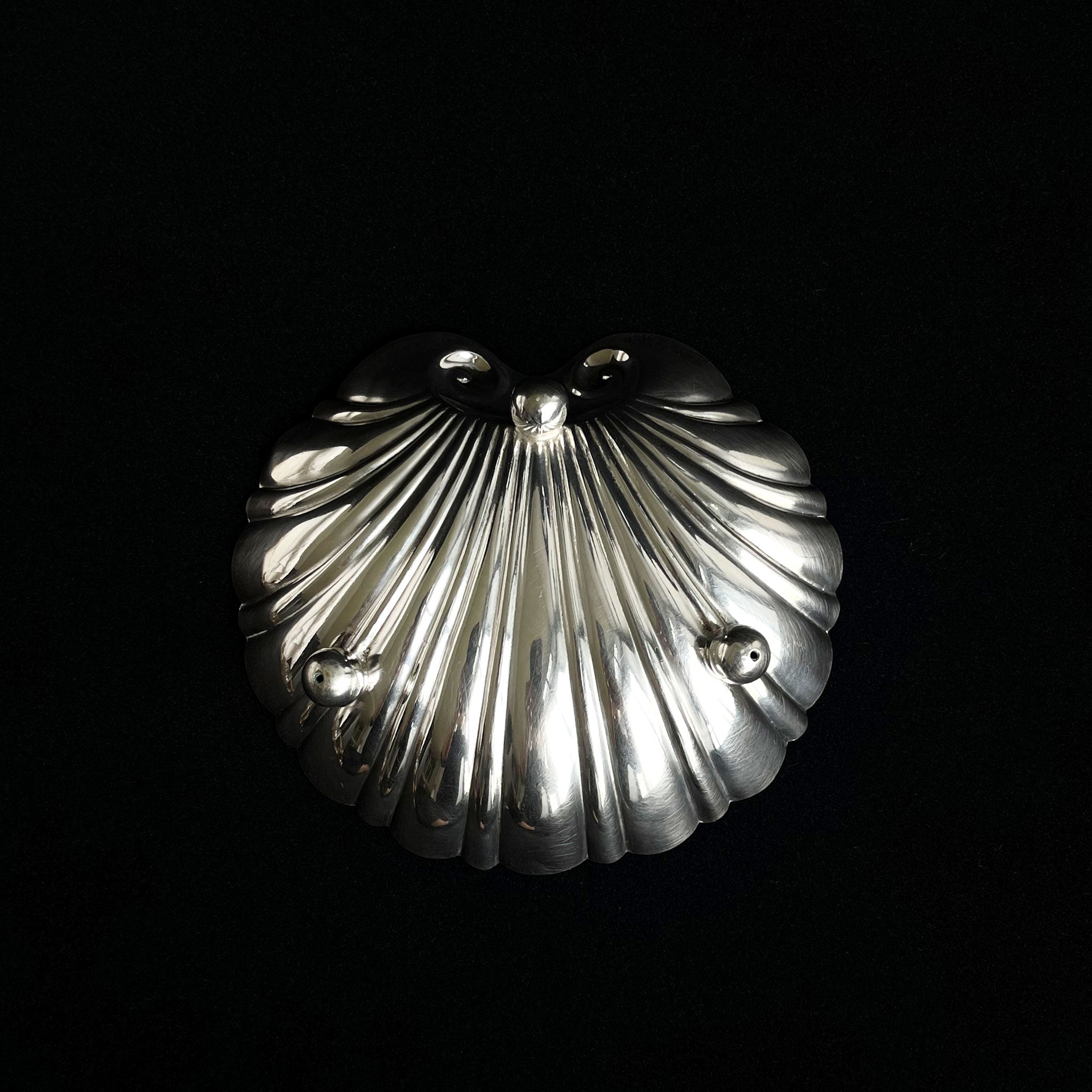 Seashell shaped plate, 1950s.